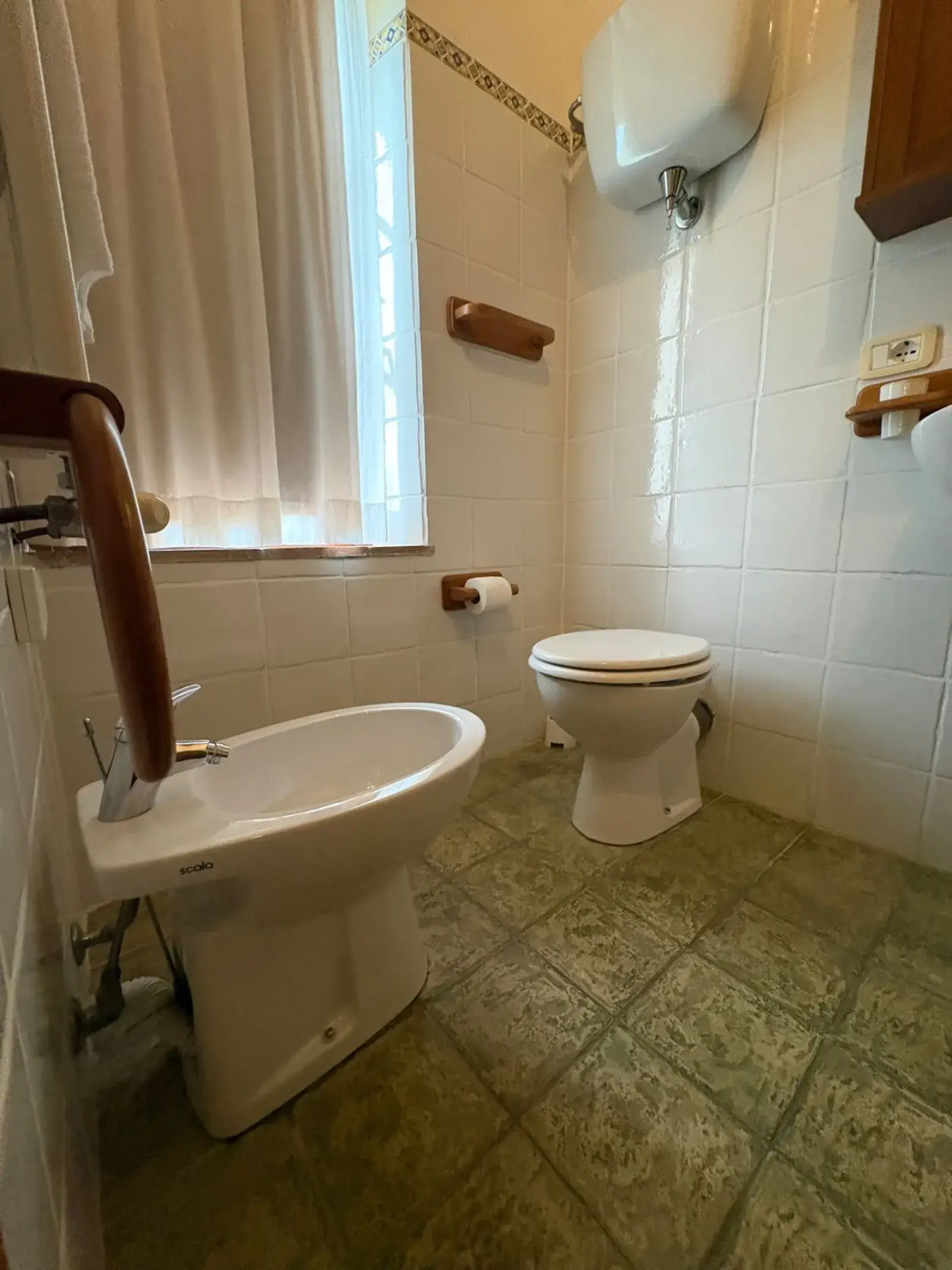 Bagno ospiti dell'Agriturismo Poggio al Palio pronto per il check‑in.